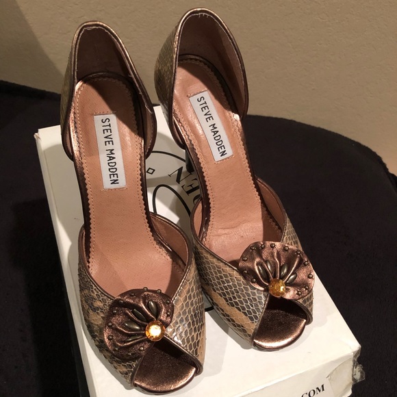 Steve Madden Reptile Print Bronze Peep-Toe Heel | Size: 5.5 - Picture 2 of 8